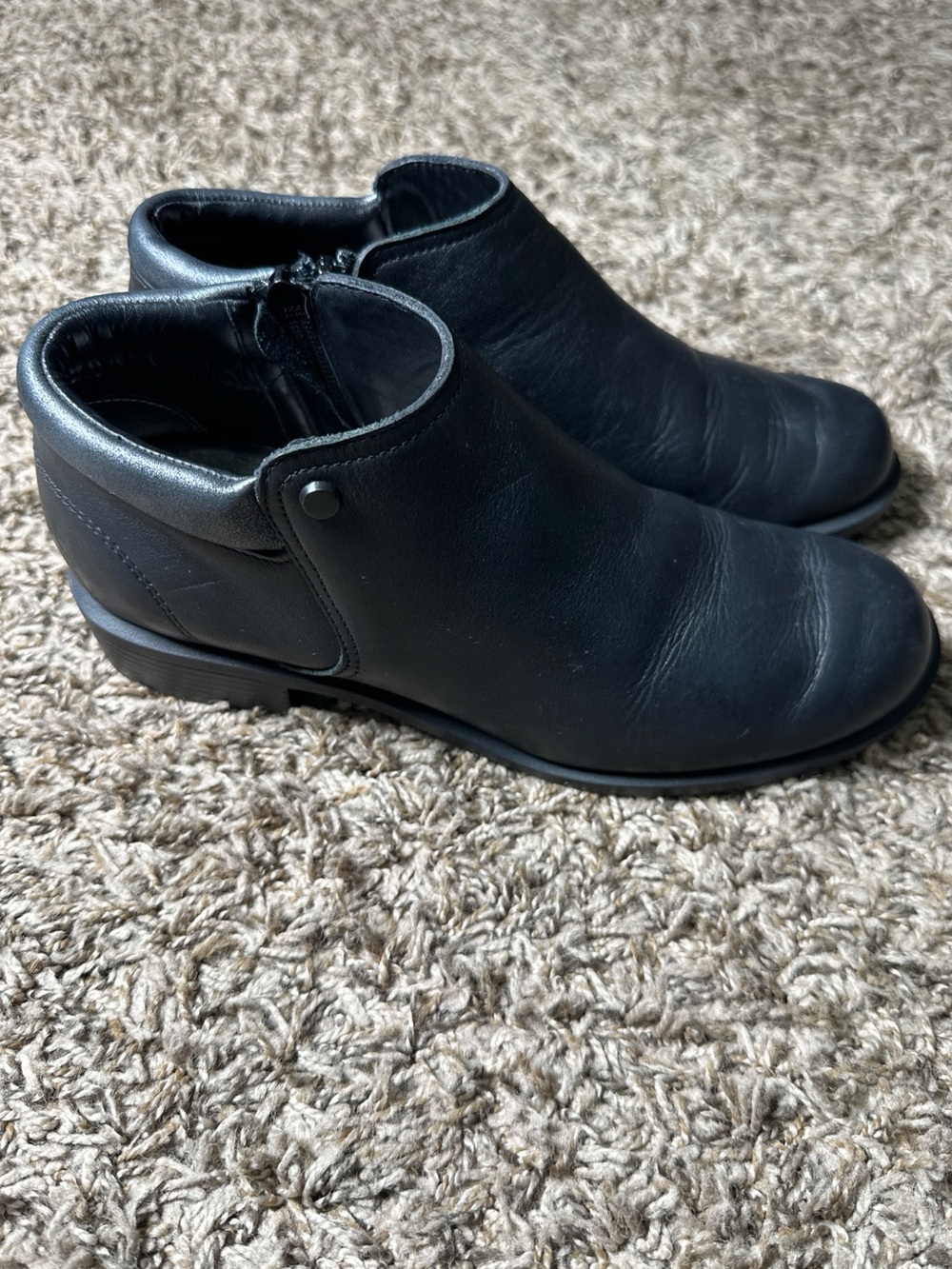 SAS Black Leather Ankle Booties Women’s Size 8M Side Zip Comfort USA